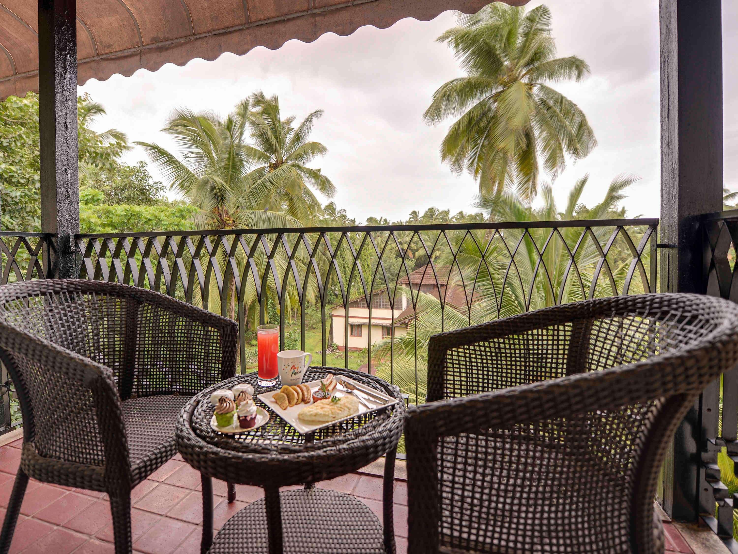 Novotel Goa Resort & Spa Candolim Exteriér fotografie A balcony at the hotel