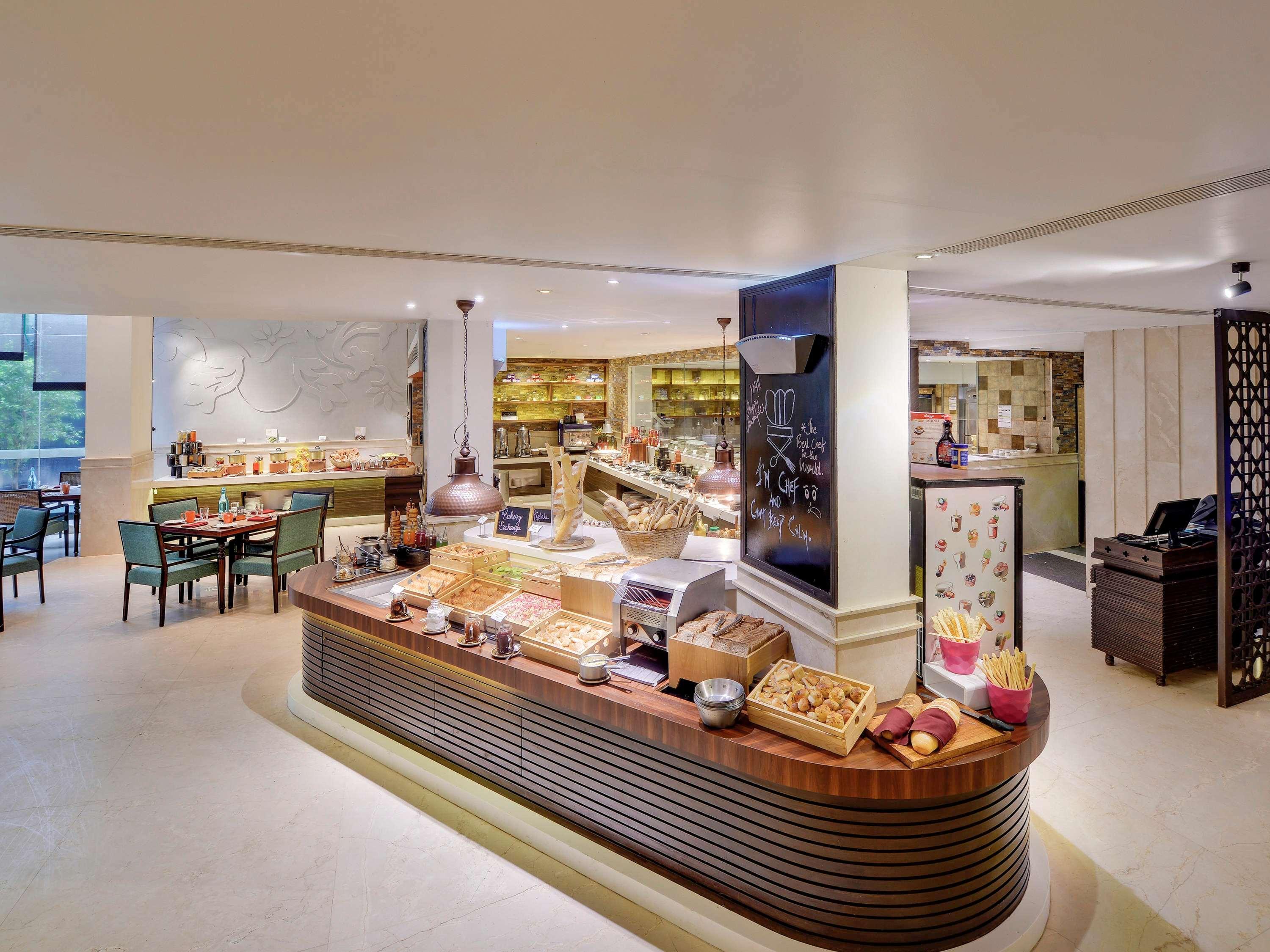Novotel Goa Resort & Spa Candolim Exteriér fotografie The Deli